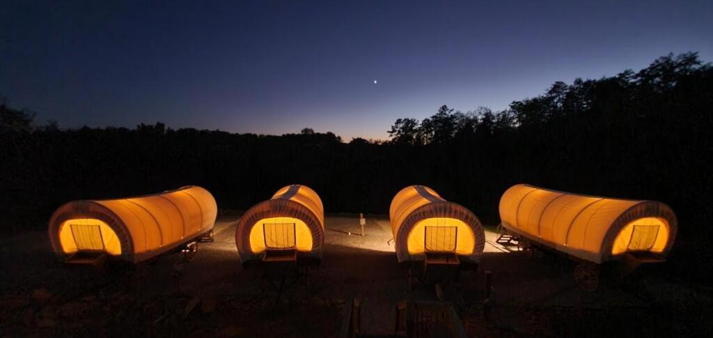 Smoky Hollow Outdoor Resort Covered Wagon Севьервилл Экстерьер фото
